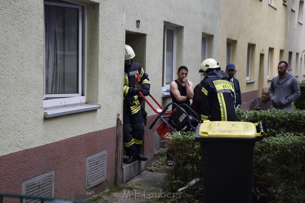 Feuer Koeln Vingst Noerdlingerstr P18.JPG - Miklos Laubert